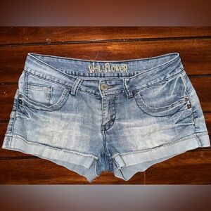 Women’s size 9 Wallflower denim shorts